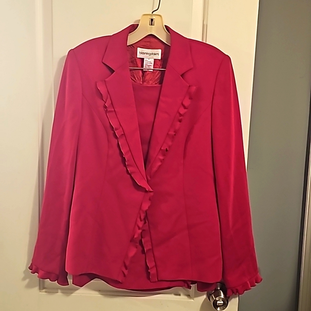 Bloomingdales Designer 2pc Suit, Sz 8, Blazer, Skirt, Fushia, Lined, Snap Closur
